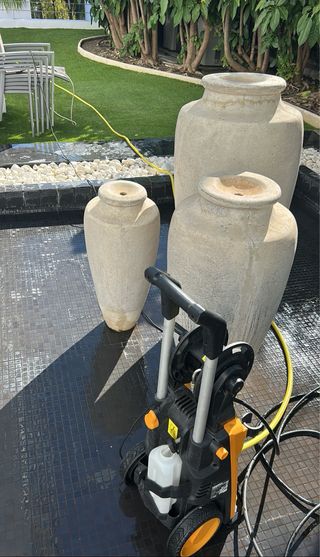 limpieza de terrazas, patios, escaleras.