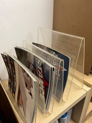 Revistero vintage metacrilato transparente