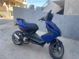 Yamaha Aerox Azul