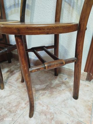 Sillas antiguas de madera (redondas)