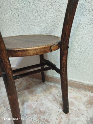 Sillas antiguas de madera (redondas)