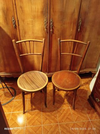 Sillas antiguas de madera (redondas)