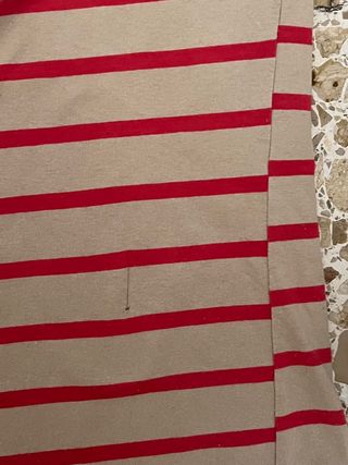 Camiseta Pull&Bear rayas beige y rojo