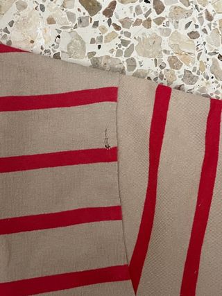 Camiseta Pull&Bear rayas beige y rojo