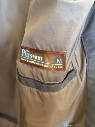 Chaqueta Purificación García Negra Estilo Motero. 