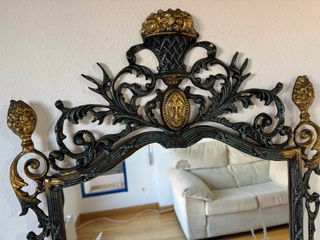 Consola antigua de bronce y mármol