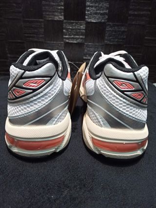 Asics 1130 Blancas/Rojas
Color White/Red Desert
