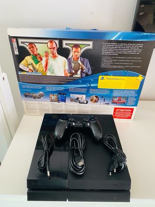 Ps4 Fat 500 GB - Firmware 9.0
Boxata usato poco