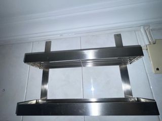 Especiero de metal plateado