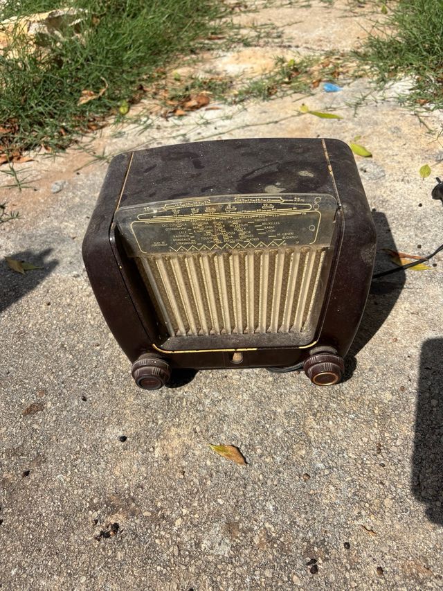 Radio Philips Antigua Marrón