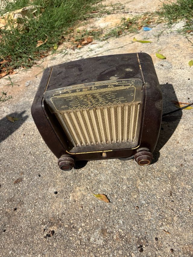 Radio Philips Antigua Marrón