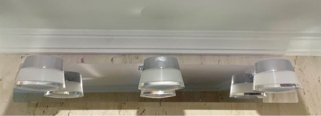 Lámpara de cristal y metal plateada