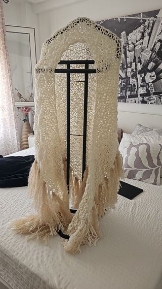 Chal de mohair y seda  beige y blanco