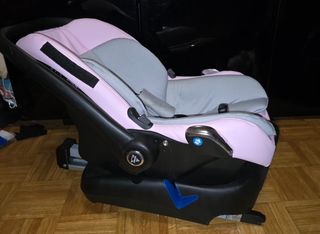 Maxi-Cosi rosa cuero con Isofix Junama.