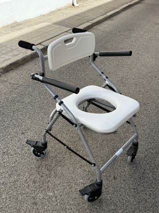 silla de ruedas de adulto para ir al baño 