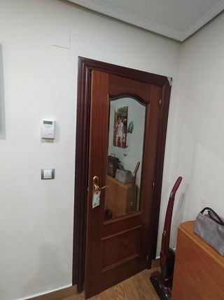 Puerta de salón madera y cristal