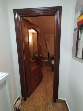 Puerta de salón madera y cristal