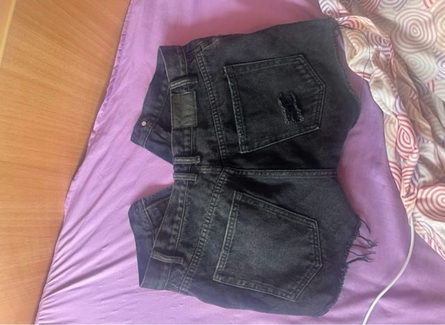 Shorts vaqueros negros Pull&Bear rotos