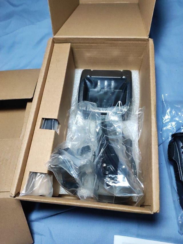 Yaesu FT-4Xe Walkie Talkie