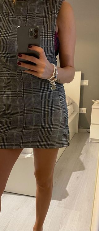 Vestito a quadri grigio e bianco
