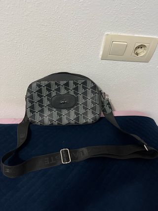 Bandolera Lacoste Negra y Gris