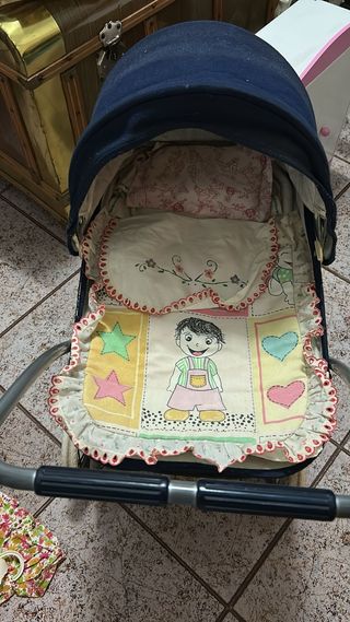 Armario infantil blanco y rosa