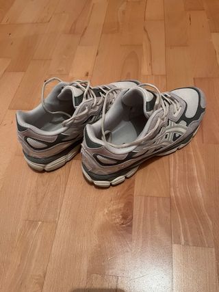 Asics Gel NYC gris y blanco