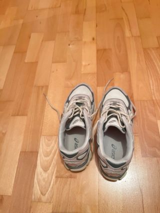 Asics Gel NYC gris y blanco