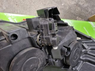 Faro Izquierdo Peugeot 5008/Año 2015