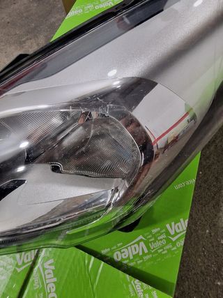 Faro Izquierdo Peugeot 5008/Año 2015