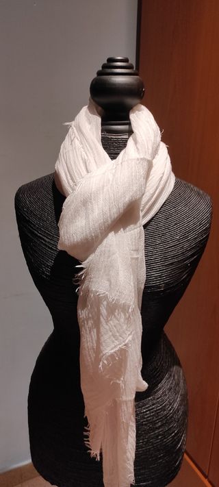 Pañuelo de gasa blanco grande. 210x110 cm