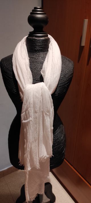 Pañuelo de gasa blanco grande. 210x110 cm