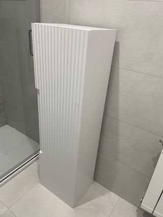 Columna de baño blanca moderna