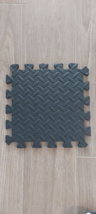 35 Piezas de suelo tipo puzzle de goma
EVA.