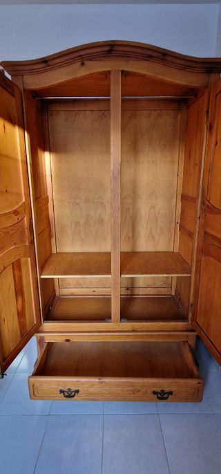 Armario de pino macizo