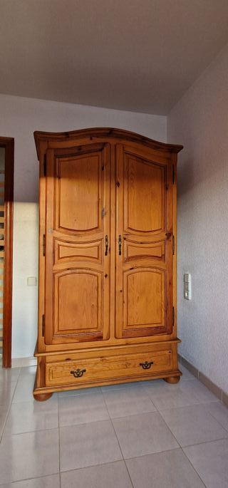 Armario de pino macizo
