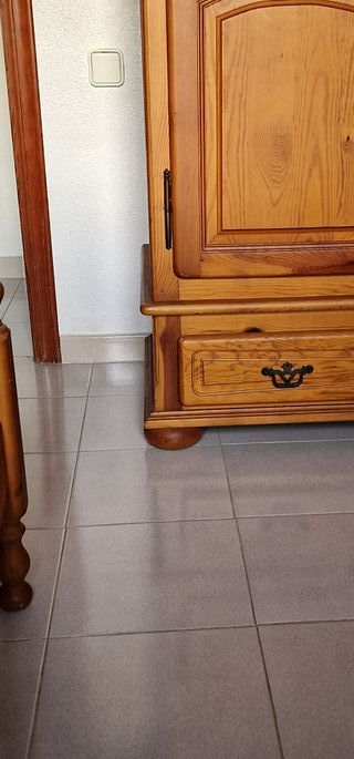 Armario de pino macizo
