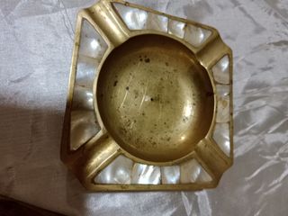 Lote de antigüedades: cenicero, marco, hoja