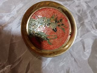 Lote de antigüedades: cenicero, marco, hoja