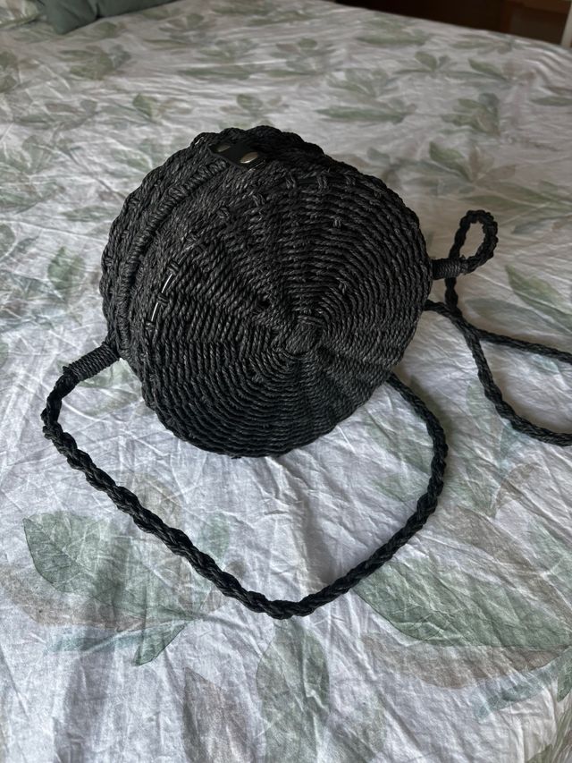 Bolso redondo rafia negro