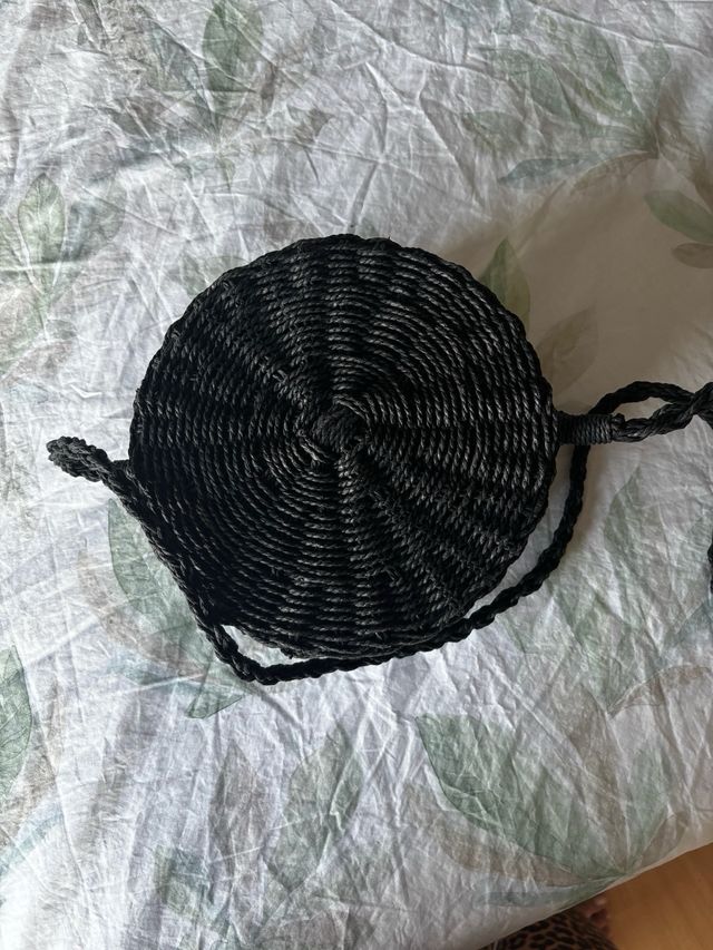 Bolso redondo rafia negro