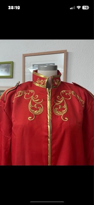 Chaqueta de fiesta dorada y roja