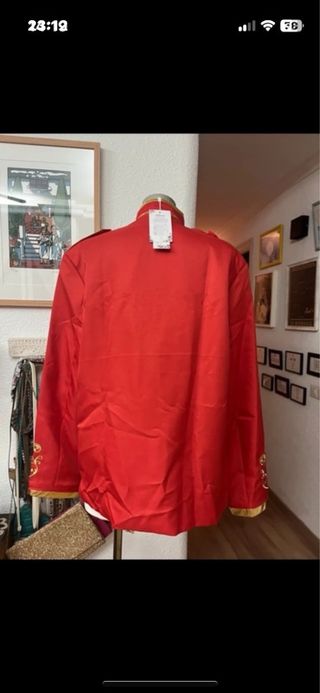 Chaqueta de fiesta dorada y roja