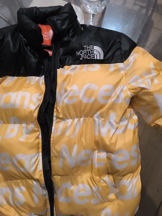 Abrigo The North Face Supreme Amarillo y Negro