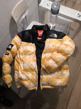 Abrigo The North Face Supreme Amarillo y Negro