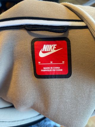 Chaqueta Nike Tech Beige