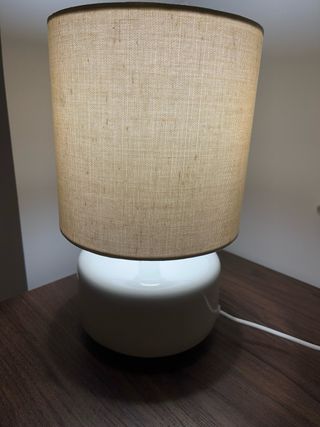 Lámpara de mesa cerámica y tela beige