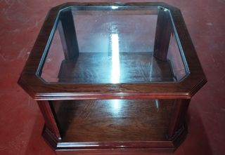 Mesa baja de salón de madera y cristal