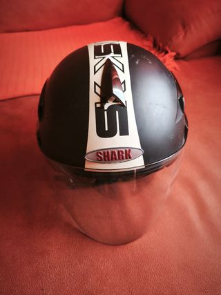 Casco Jet Shark Negro con Visera