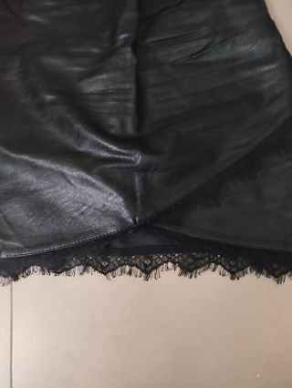 Falda negra tubo con encaje s
